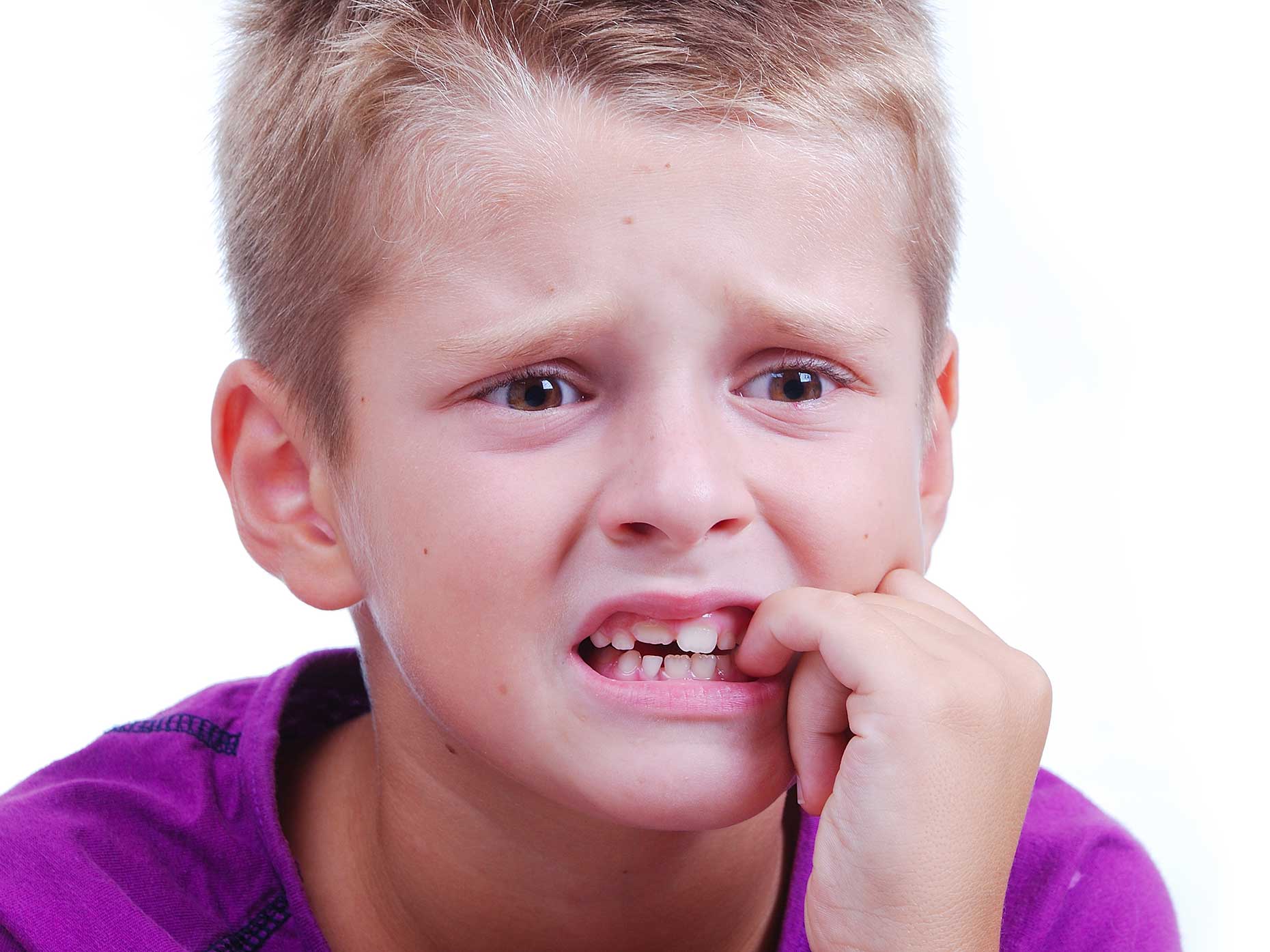 孩子从小喜欢“咬指甲”，时间久了会如何？通常会有3种结局 - 知乎