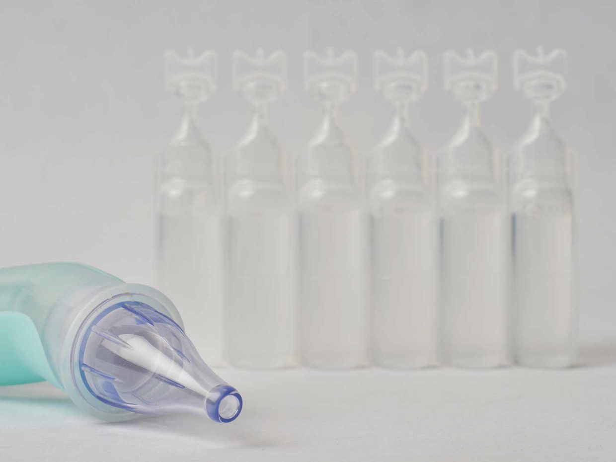 aspiratore nasale e contenitori per la soluzione fisiologica