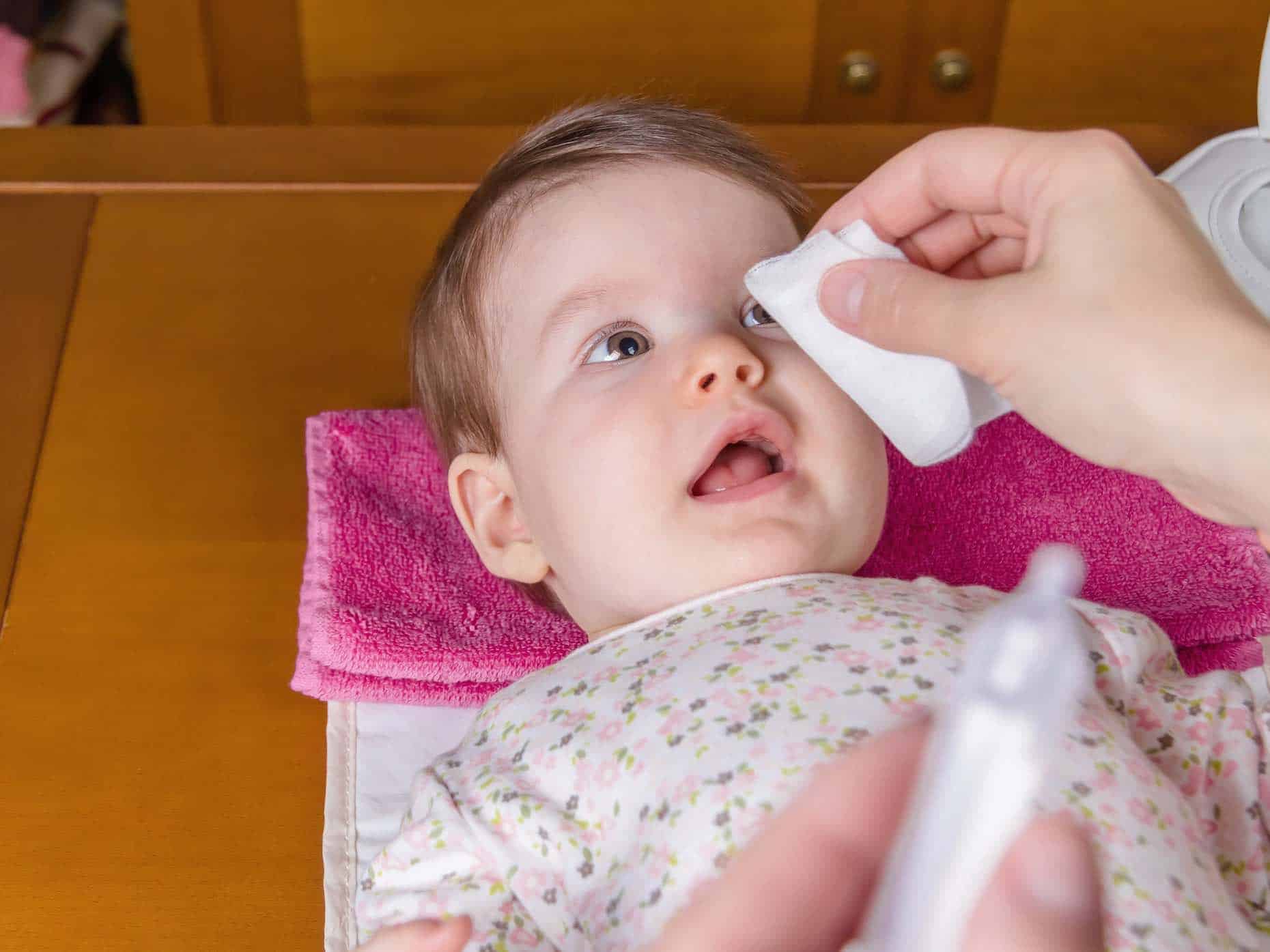 Come pulire gli occhi dei bambini - Amico Pediatra