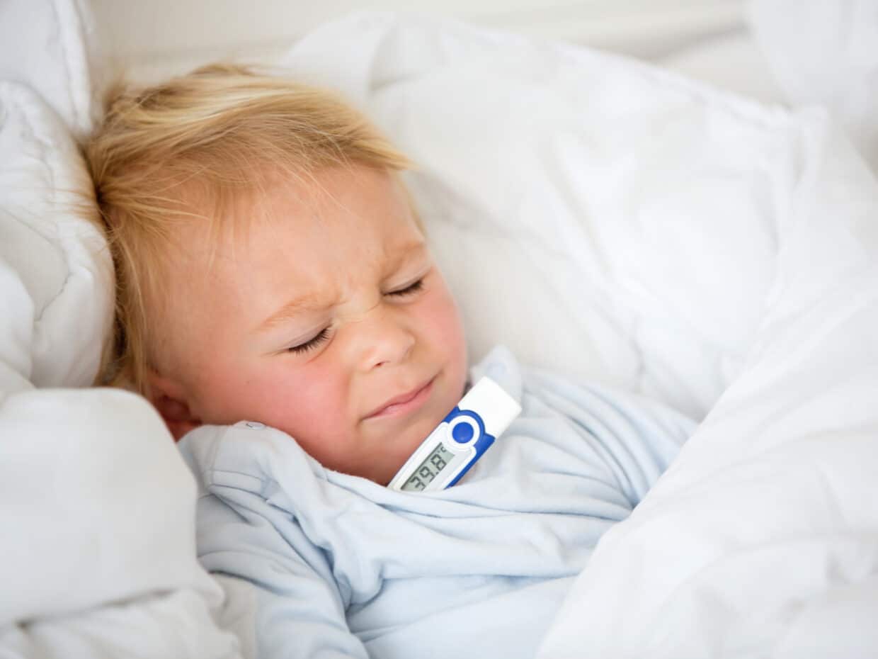Bambino con febbre e linfonodi del collo ingrossati